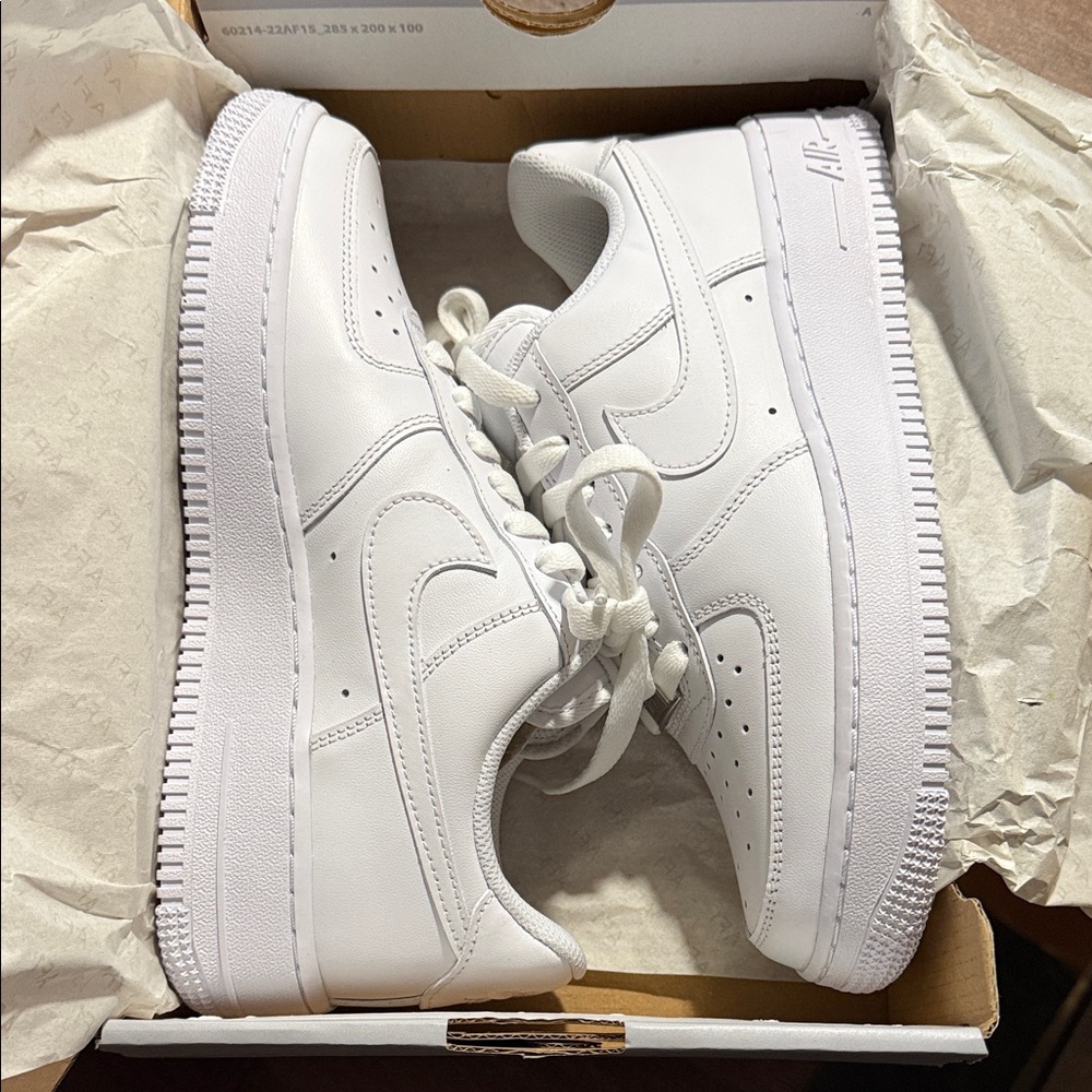 NEW Nike Women’s Air Force 1 ‘07 White Leather Athletic Shoes Size 7.5
